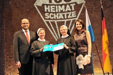 Heimatminister Albert Füracker und Kunstministerin Prof. Dr. med. Marion Kiechle prämieren 100 Heimatschätze